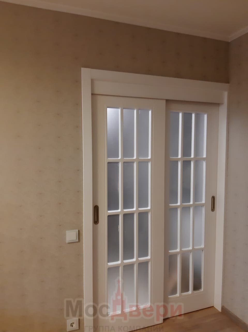 Установленная межкомнатная дверь 2